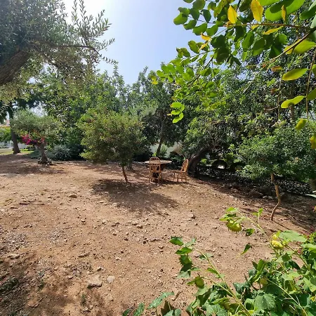 2 Bedroom Flat With Pool And Garden