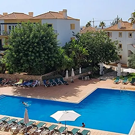 2 Bedroom Flat With Pool And Garden