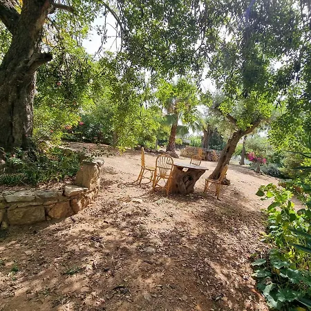 2 Bedroom Flat With Pool And Garden *