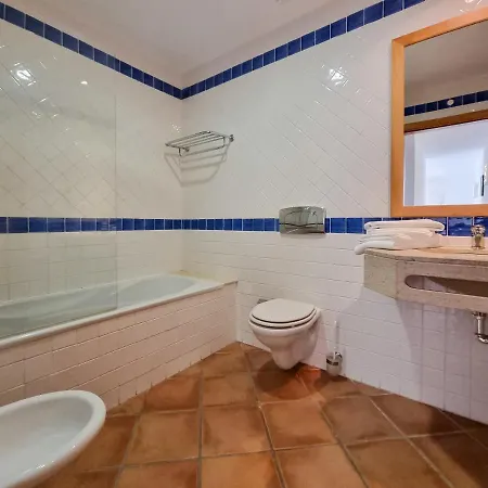 Apartment 2 Bedroom Flat With Pool And Garden *